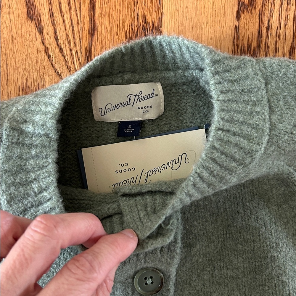 Universal Thread Green Short Sleeve Cardigan Sweater Small NWT - Picture 3 of 3